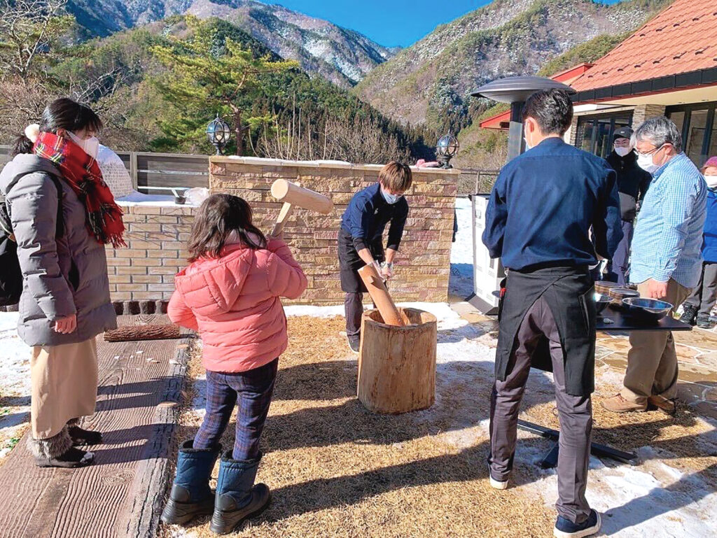 餅つき振る舞い
