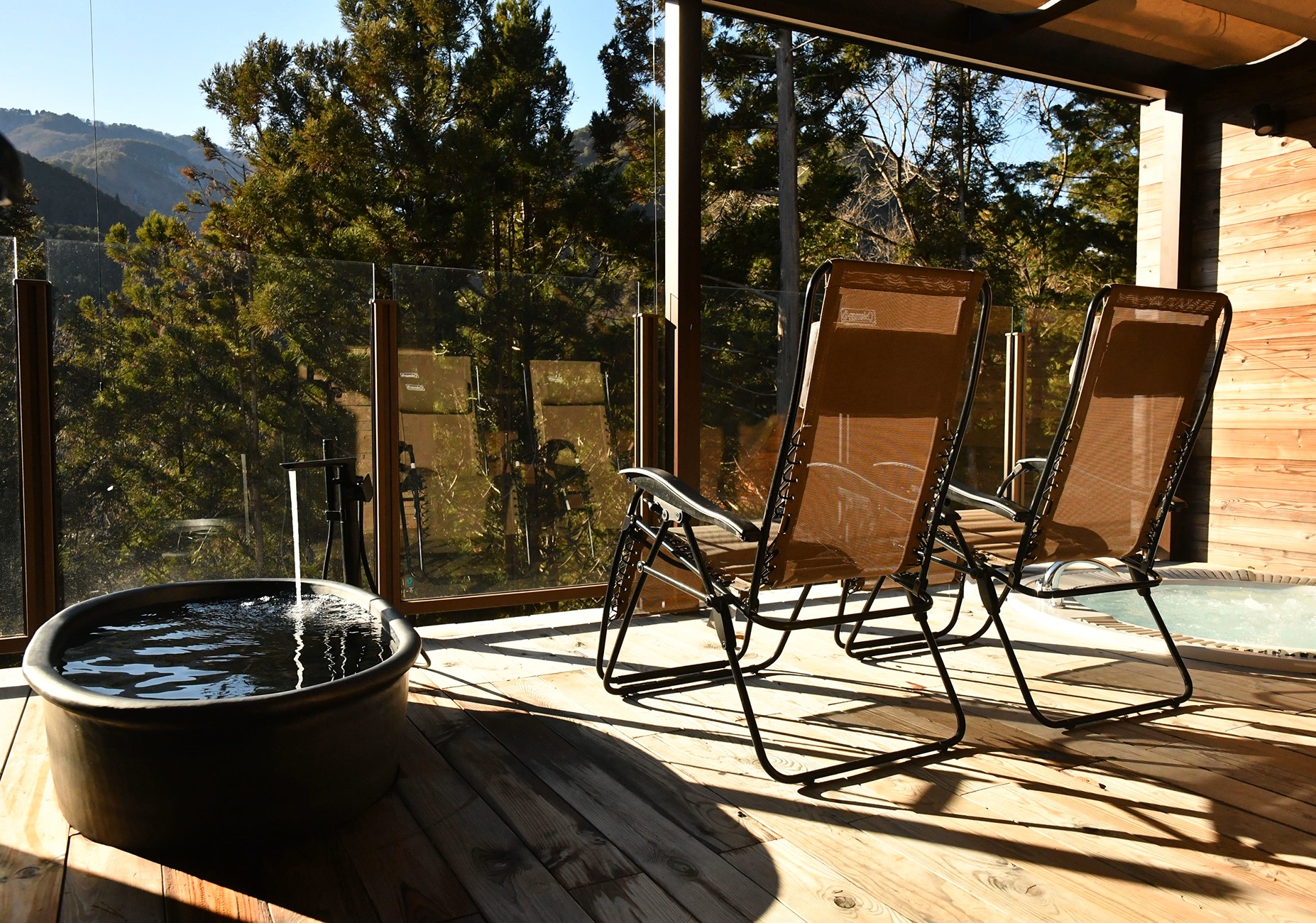 大自然を感じるプライベートサウナ&ジャグジー